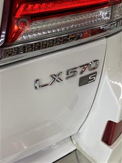 لكزس LX